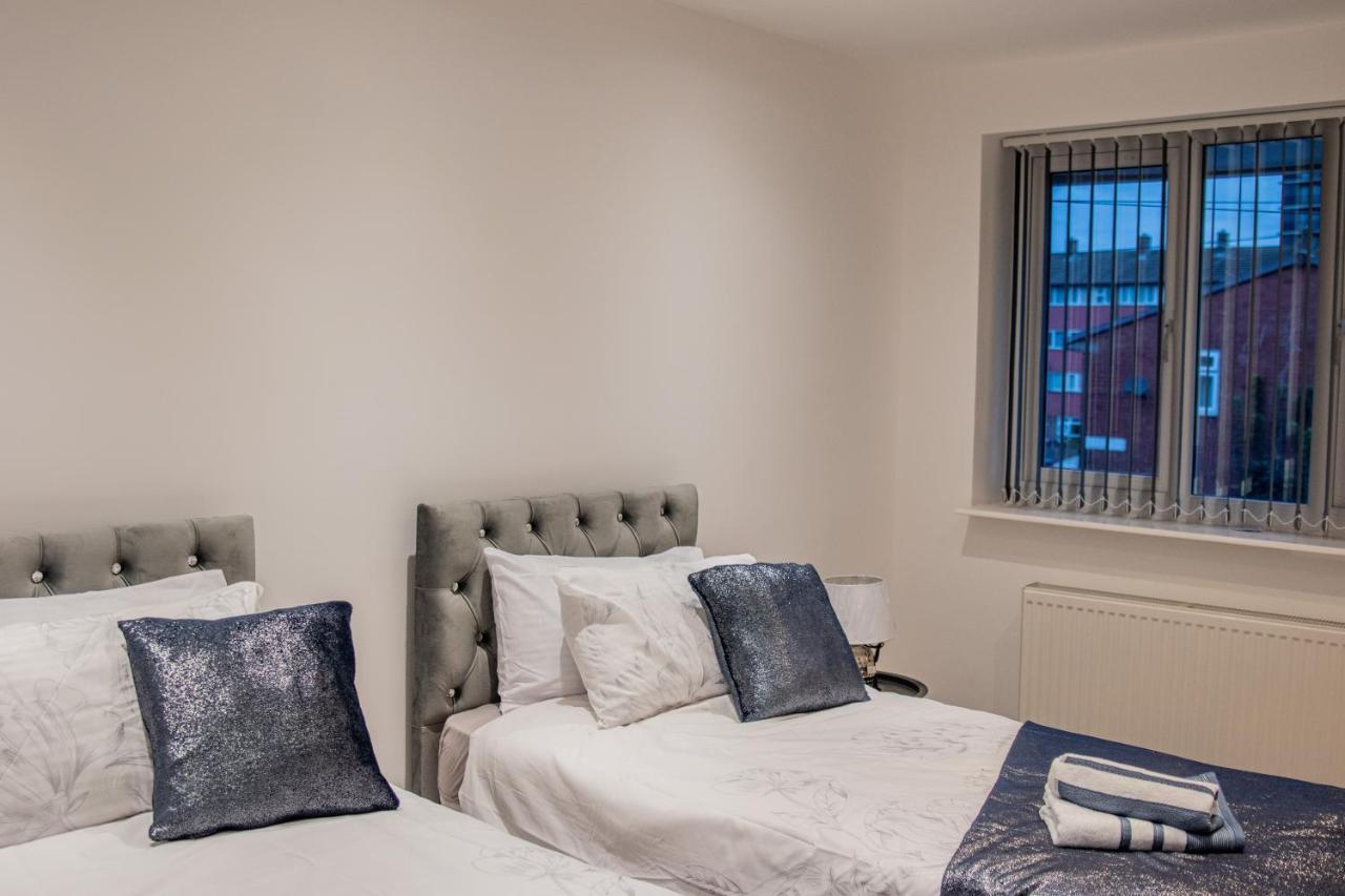 Bv Comfy Spacious 3 Bedroom House At Tatton Street Manchester Exteriör bild