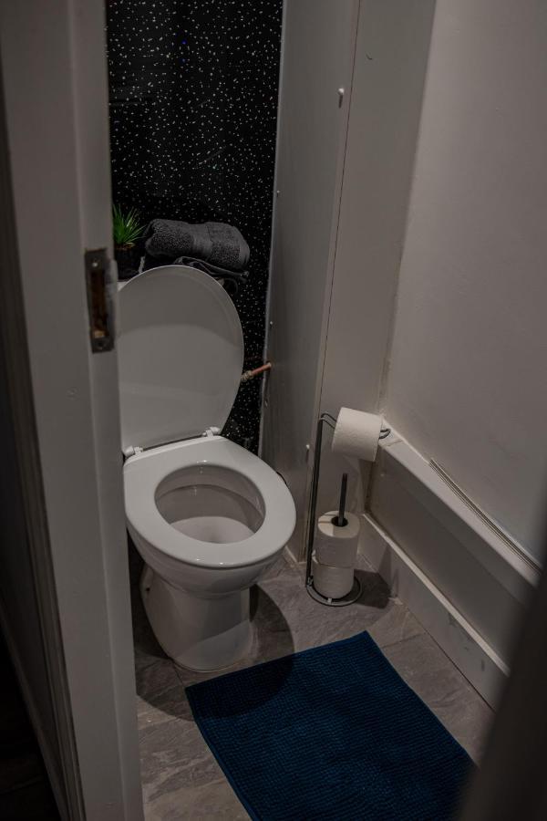 Bv Comfy Spacious 3 Bedroom House At Tatton Street Manchester Exteriör bild
