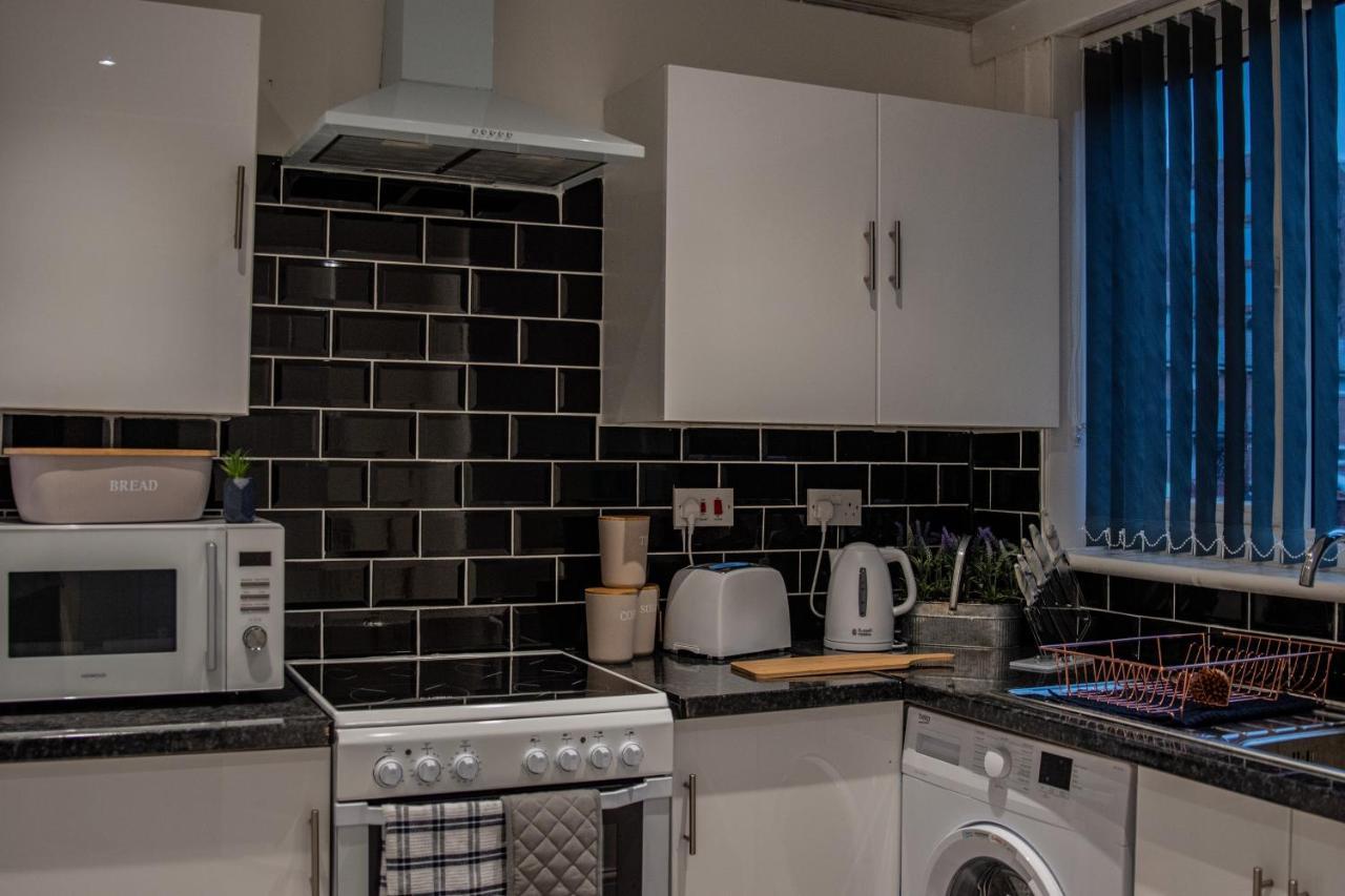 Bv Comfy Spacious 3 Bedroom House At Tatton Street Manchester Exteriör bild
