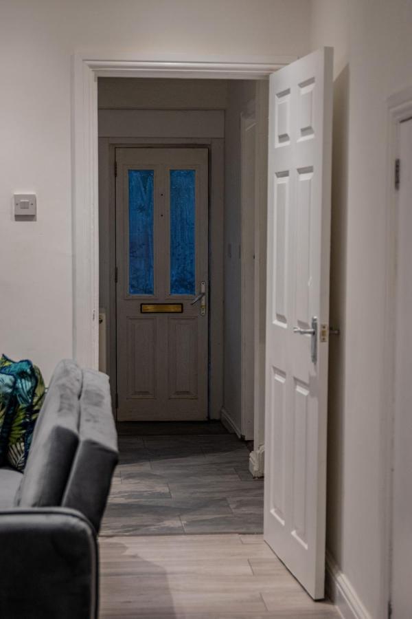 Bv Comfy Spacious 3 Bedroom House At Tatton Street Manchester Exteriör bild
