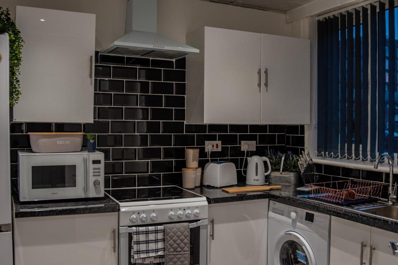 Bv Comfy Spacious 3 Bedroom House At Tatton Street Manchester Exteriör bild