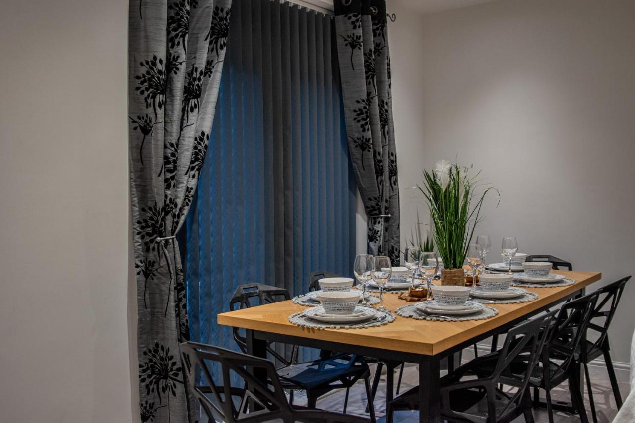 Bv Comfy Spacious 3 Bedroom House At Tatton Street Manchester Exteriör bild