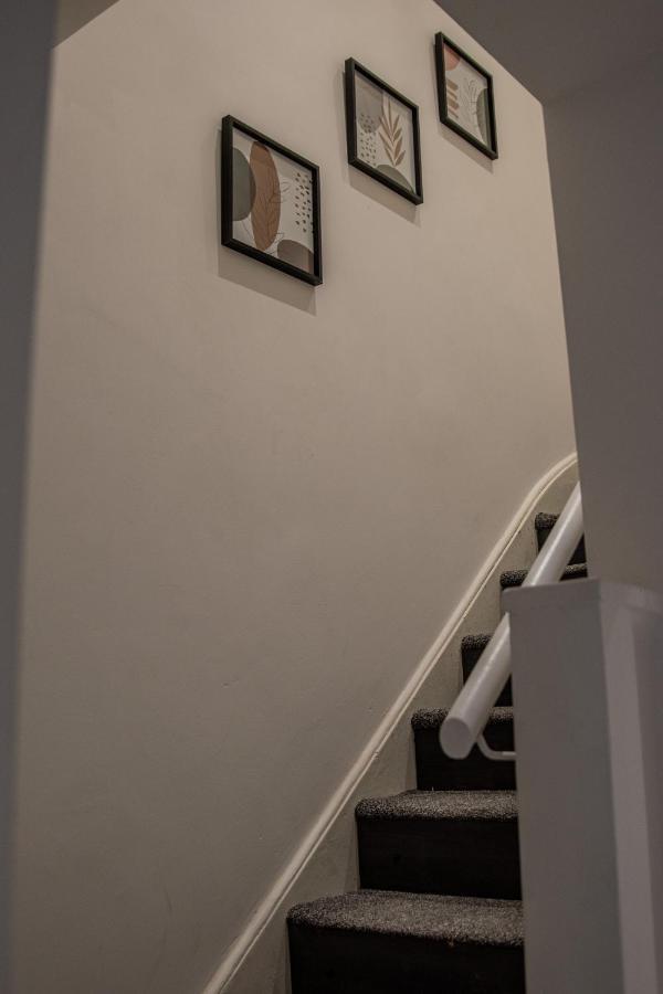 Bv Comfy Spacious 3 Bedroom House At Tatton Street Manchester Exteriör bild