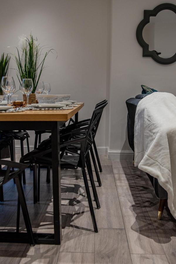 Bv Comfy Spacious 3 Bedroom House At Tatton Street Manchester Exteriör bild