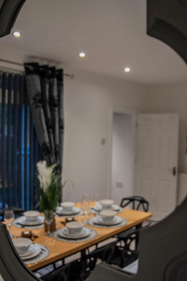 Bv Comfy Spacious 3 Bedroom House At Tatton Street Manchester Exteriör bild